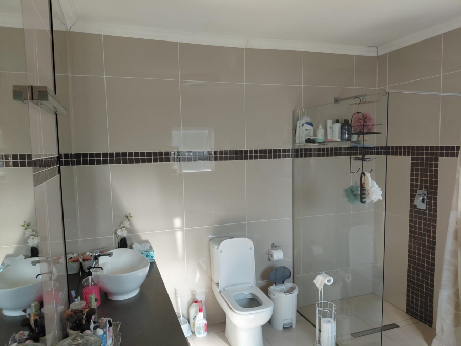 To Let 4 Bedroom Property for Rent in Durbanville Western Cape